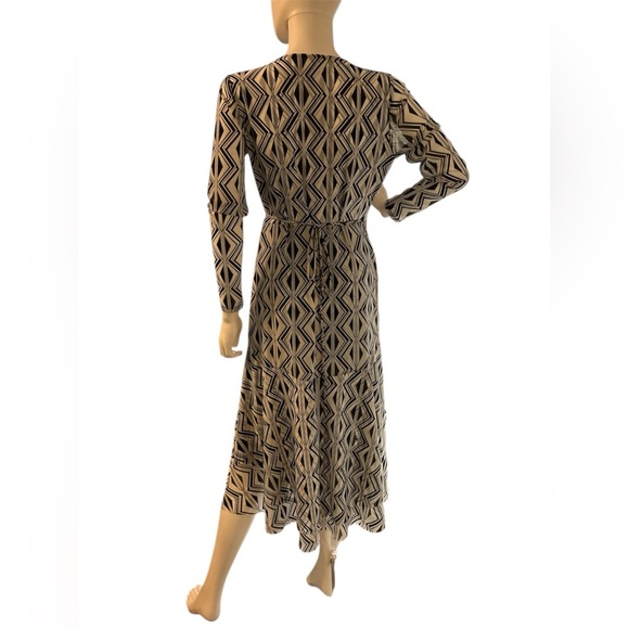 White House Black
Market Mesh Wrap Dress Long Sleeve V-Neck Size 10 - Picture 5 of 9